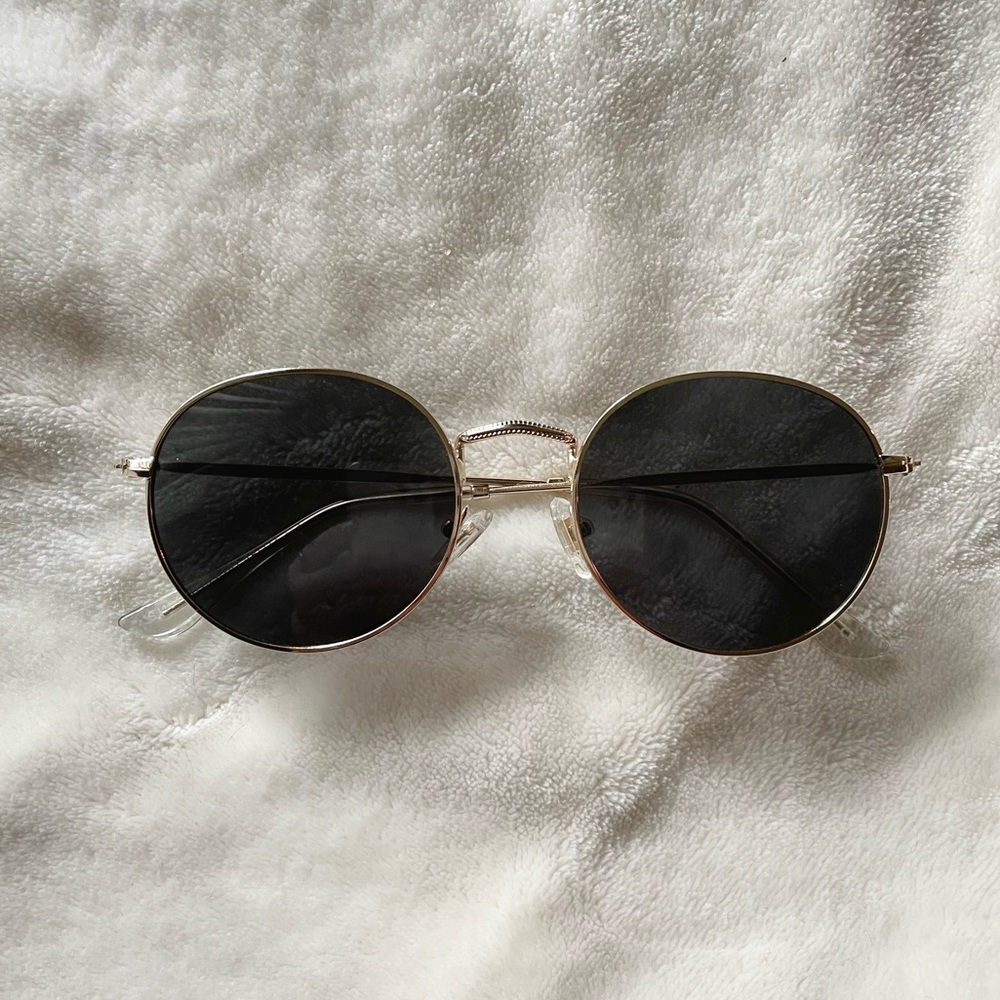 Round Black Sunglasses